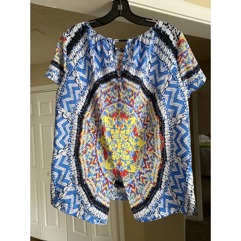 Perfect Condition Fun Top - Picture 2 of 2